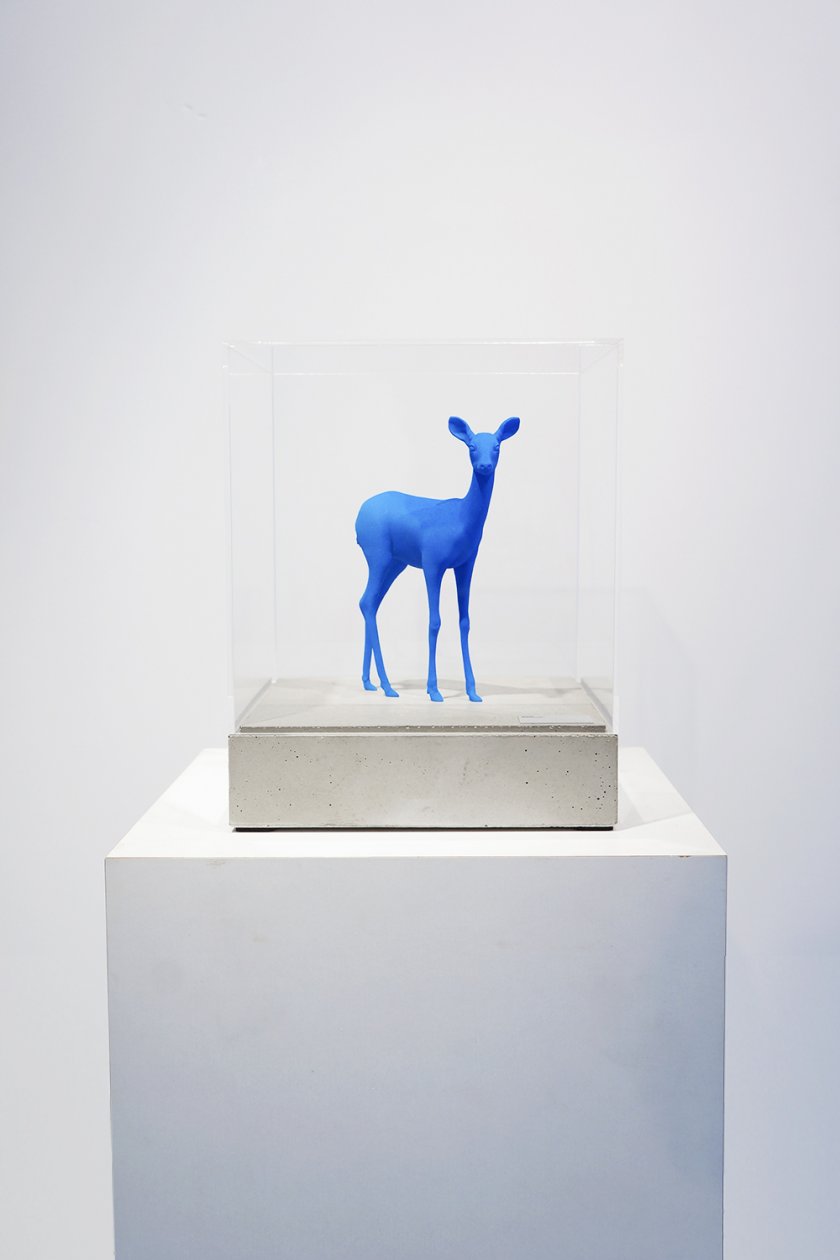 Bambi statue Blue (small)