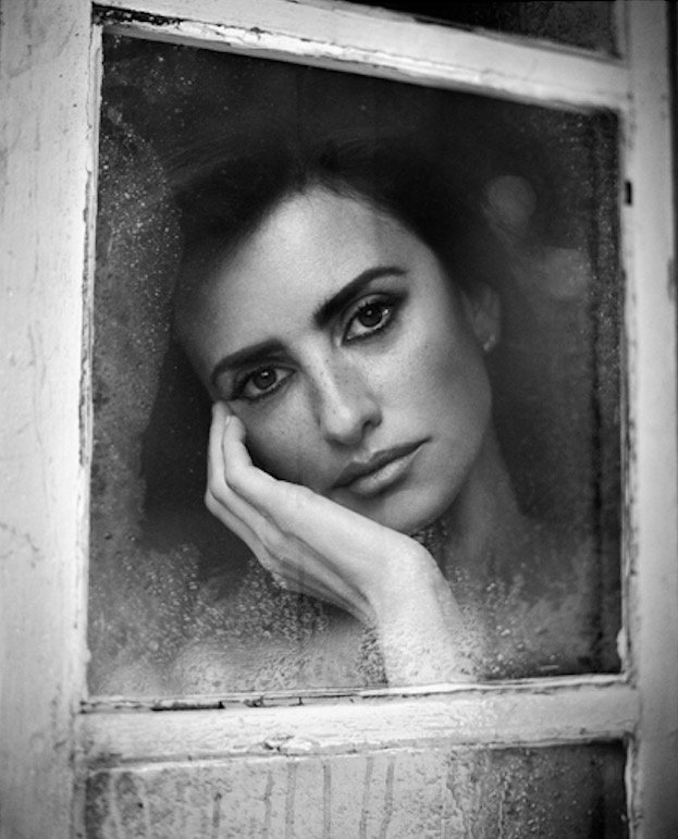 Penelope Cruz, window