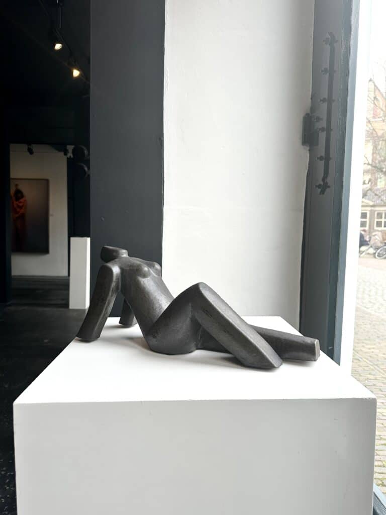 Zonnende vrouw - Giuseppe Lamers - 47x17x20 - de kunsthuizen (2) Zonnende vrouw