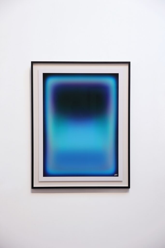 Nick Thomm Aether-Blue Limited print 2025 80x100cm Signed and numbered - de Kunsthuizen Aether – Blue