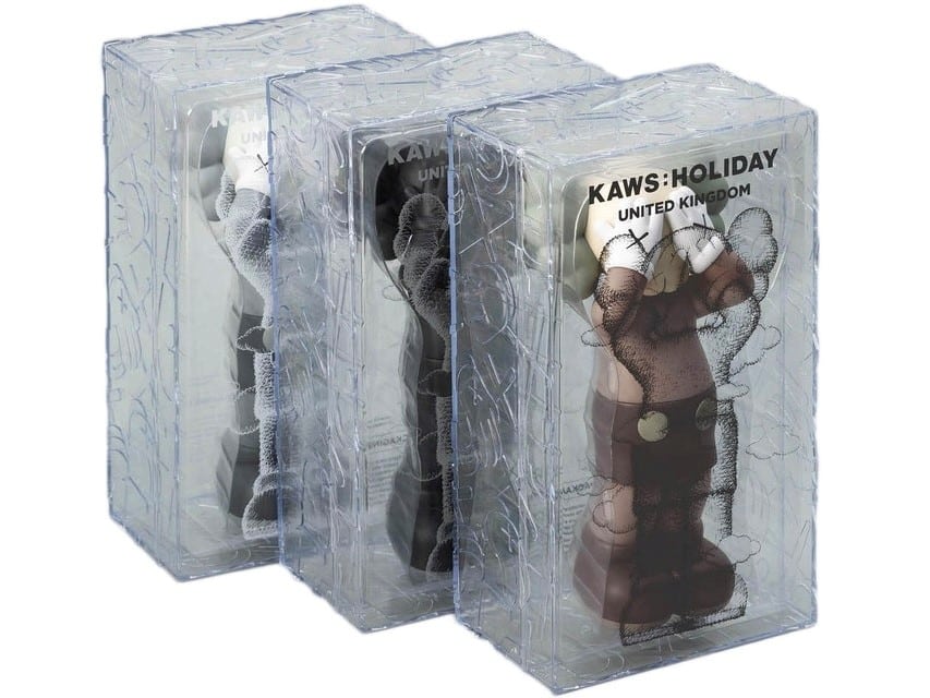 Kaws Holiday UK -Brown Black Grey- Vinyl figure SET 2021 26x13x9cm Foto2 Kunsthuizen Holiday UK – Brown
